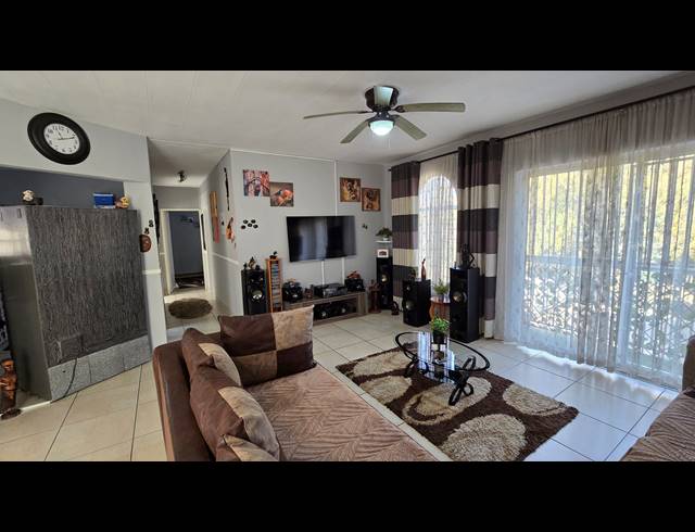2 BEDROOM SECTIONAL TITLE FOR SALE IN SOUTH CREST